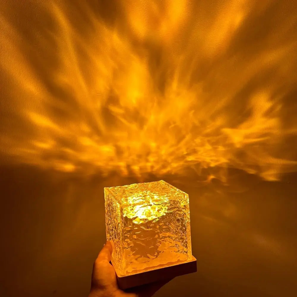 Cubo – A cube-shaped lamp with prismatic light