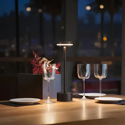 Elegancka bezprzewodowa lampa stołowa z trzema kolorami światła i regulacją jasności