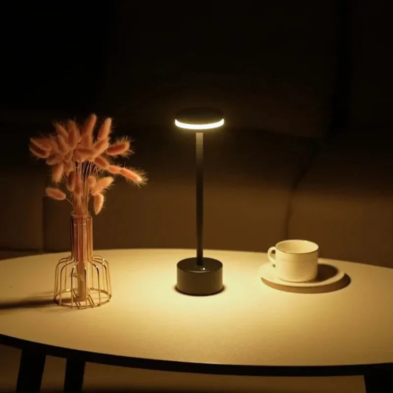 Elegancka bezprzewodowa lampa stołowa z trzema kolorami światła i regulacją jasności