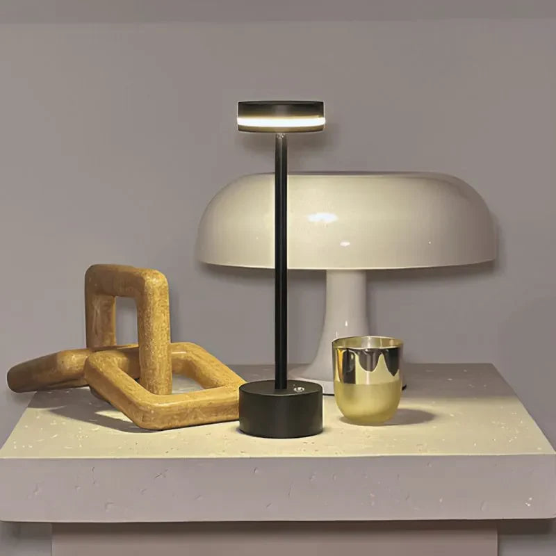 Elegancka bezprzewodowa lampa stołowa z trzema kolorami światła i regulacją jasności