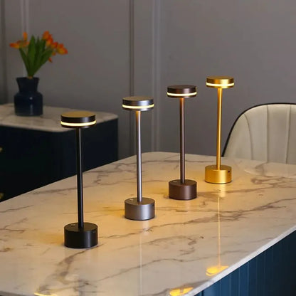 Elegancka bezprzewodowa lampa stołowa z trzema kolorami światła i regulacją jasności